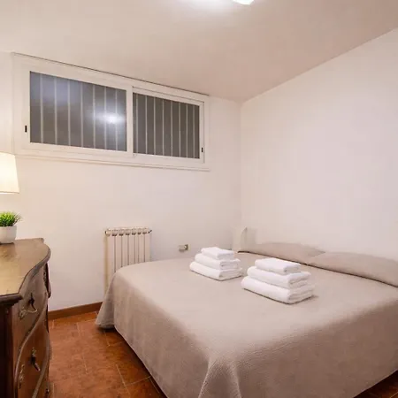Parcheggio Riservato, Giardino Privato E Campo Da Tennis - Rosalba
