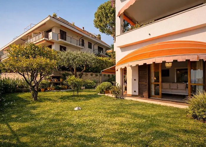 Lejlighed Parcheggio Riservato, Giardino Privato E Campo Da Tennis - Rosalba